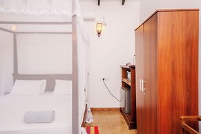 Central Beach Inn