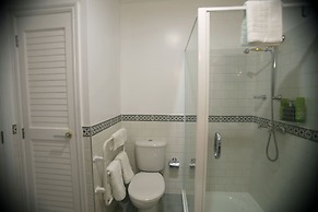 Princes Wharf Couple's Retreat - Adults Only