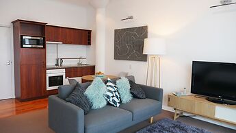 Princes Wharf Couple's Retreat - Adults Only