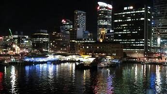 Princes Wharf Couple's Retreat - Adults Only