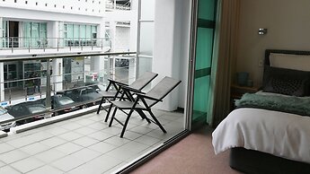 Princes Wharf Couple's Retreat - Adults Only