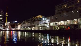 Princes Wharf Couple's Retreat - Adults Only