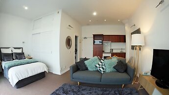 Princes Wharf Couple's Retreat - Adults Only