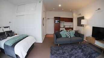 Princes Wharf Couple's Retreat - Adults Only