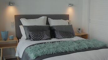 Princes Wharf Couple's Retreat - Adults Only