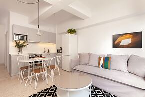 The Marble Suites, PLAKA