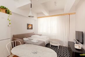 The Marble Suites, PLAKA