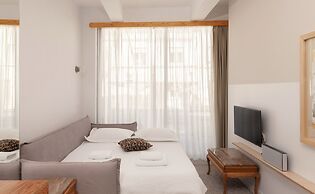 The Marble Suites, PLAKA