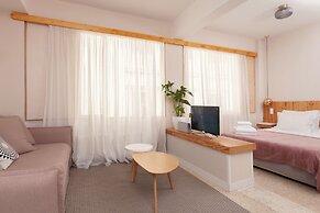 The Marble Suites, PLAKA