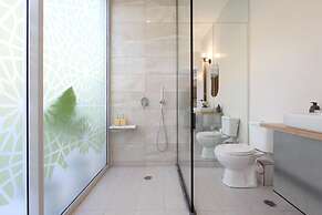 The Marble Suites, PLAKA