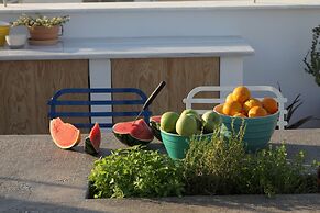 The Marble Suites, PLAKA