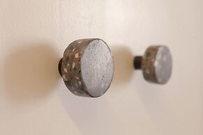 The Marble Suites, PLAKA