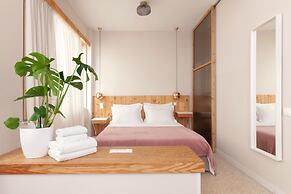 The Marble Suites, PLAKA