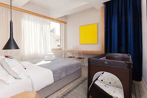 The Marble Suites, PLAKA