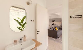 The Marble Suites, PLAKA