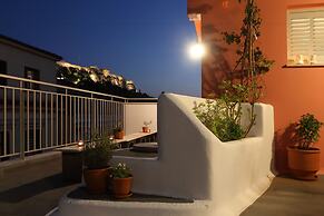 The Marble Suites, PLAKA