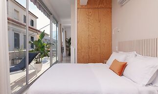 The Marble Suites, PLAKA