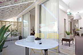 The Marble Suites, PLAKA