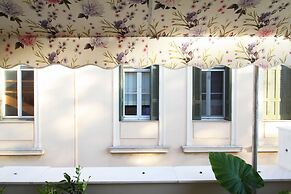 The Marble Suites, PLAKA