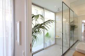 The Marble Suites, PLAKA