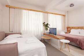 The Marble Suites, PLAKA