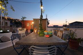 The Marble Suites, PLAKA