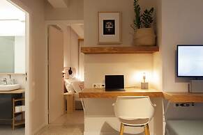 The Marble Suites, PLAKA