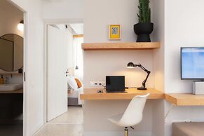 The Marble Suites, PLAKA