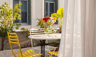 The Marble Suites, PLAKA