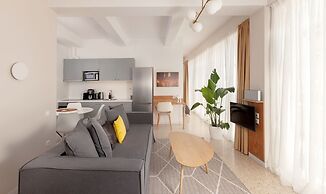 The Marble Suites, PLAKA