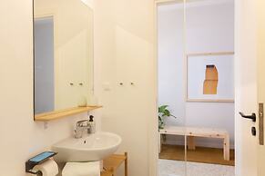 The Marble Suites, PLAKA