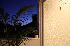 The Marble Suites, PLAKA