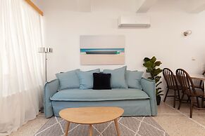 The Marble Suites, PLAKA