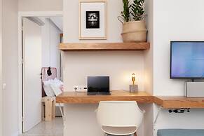 The Marble Suites, PLAKA