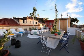 The Marble Suites, PLAKA