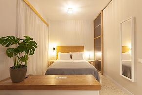 The Marble Suites, PLAKA