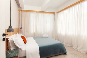 The Marble Suites, PLAKA