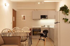 The Marble Suites, PLAKA