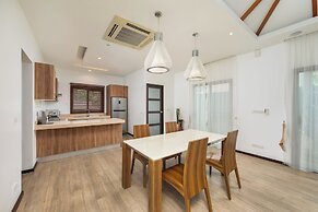 Villa Bond