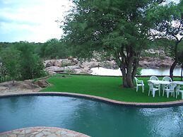 Nyangombe Safari Lodge