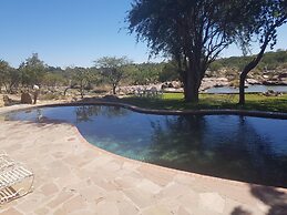 Nyangombe Safari Lodge