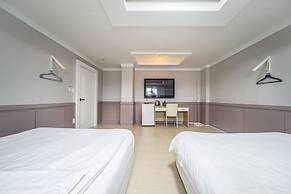 Daegu Dongseongro Gyeong`s Hostel