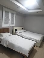 Daegu Dongseongro Gyeong`s Hostel