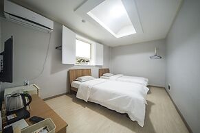 Daegu Dongseongro Gyeong`s Hostel