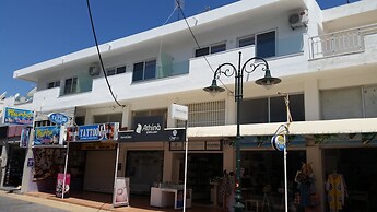 Ria's Deluxe Apartments