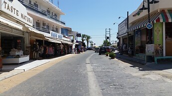 Ria's Deluxe Apartments