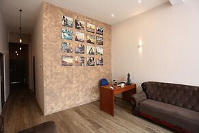 Boots Travelers Lodge