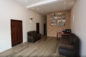 Boots Travelers Lodge