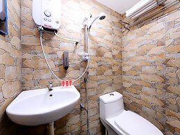 OYO 334 Everest Hotel