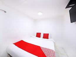 OYO 334 Everest Hotel